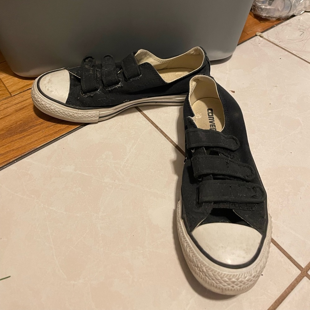 Low top Velcro Converse size W 7.5